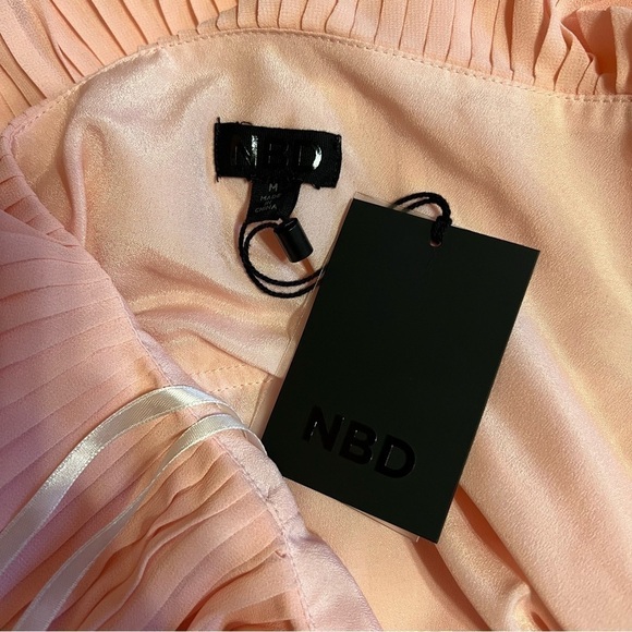 NBD | NWT Girlfriend Material One Shoulder Pleated Tiered Mini Dress Pink Size M - Picture 4 of 11